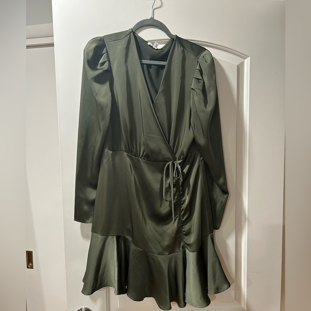 Steve Madden Size 8 Green Satin Dress